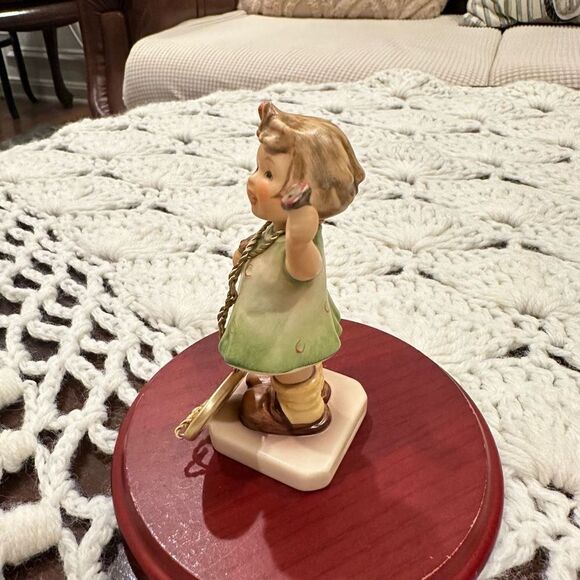 M.I Hummel Club‎ First Issue Forever Yours Vintage New in Box Porcelain Figurine - Picture 2 of 10